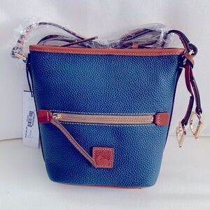 NWT - Dooney & Bourke Pebble Grain Small Zip Sac